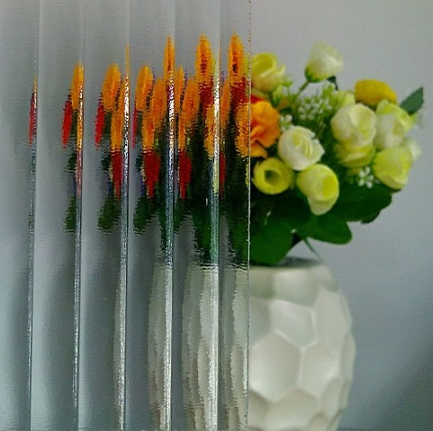 Kính có hoa văn/hình vẽ