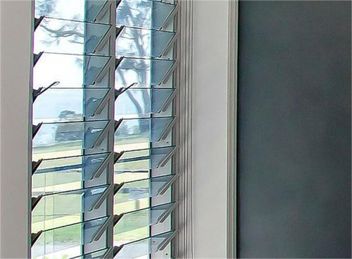 Cửa sổ kính Glass Louver Window