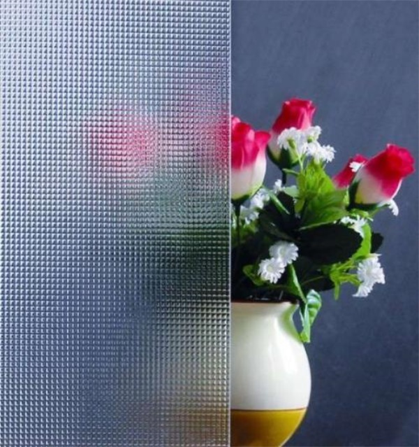 Kính có hoa văn/hình vẽ