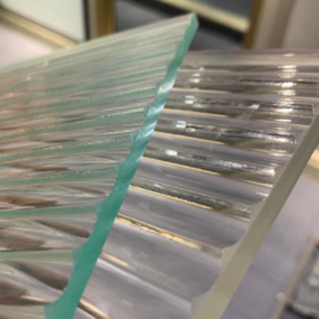 Kính có hoa văn/hình vẽ